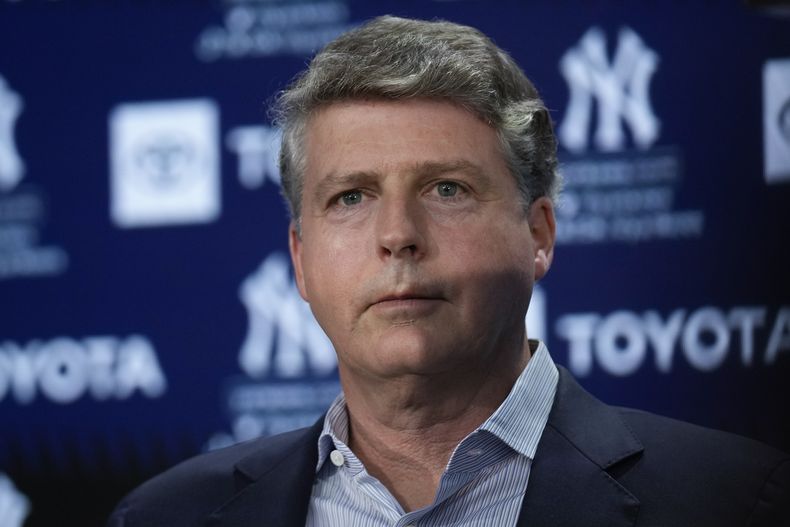 ARCHIVO - el 21 de diciembre del 2022, el dueño de los Yanquis de Nueva York Hal Steinbrenner en conferencia de prensa en el Estadio de los Yanquis. (AP Foto/Seth Wenig, Archivo)