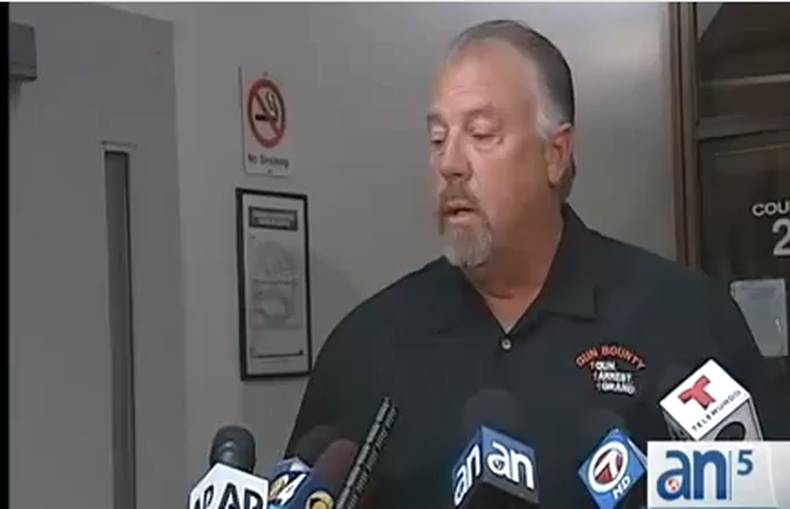 Se libró de ir a la cárcel el jefe de la línea de alto al crimen de Miami Dade que desafío a un juez tragándose un papel con información confidencial que se negó a revelar.