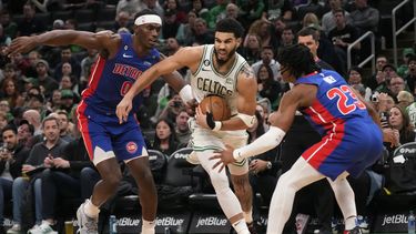 Tatum consigue 38 y Celtics aplastan a Pistons