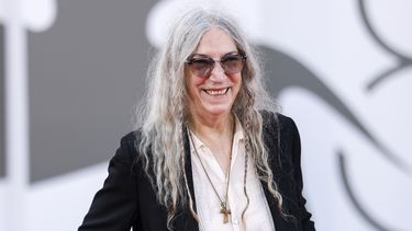 ARCHIVO - Patti Smith aparece en el estreno de Beetlejuice Beetlejuice durante la 81a edición del Festival de Cine de Venecia en Venecia, Italia, el 28 de agosto de 2024. (Foto Vianney Le Caer/Invision/AP, archivo)