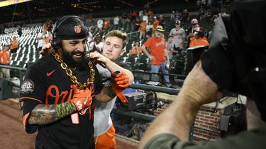 Odor batea jonrón; Orioles vencen finalmente a Rays