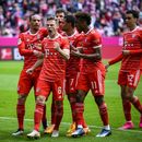 Joshua Kimmich celebra con sus compañeros del Bayern Munich tras anotar el segundo gol de su equipo en el encuentro ante el Schalke en la Bundesliga el sábado 13 de mayo del 2023. (Tom Weller/dpa via AP)
