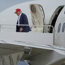 El presidente estadounidense Donald Trump llega en el avión presidencial a la Base de la Fuerza Aérea Andrews, el martes 1 de julio de 2025. (AP Foto/Alex Brandon)