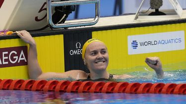 La australiana Ariarne Titmus tras ganar la final de los 400 metros estilo libre en el Mundial de natación en Fukuoka, Japón, el domingo 23 de julio de 2023. (AP Foto/Lee Jin-man)