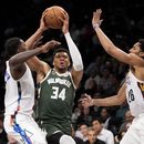 Giannis luce; Bucks vencen a Nets e hilan 15 triunfos