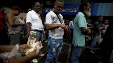Militarizan ciudades en Venezuela para evitar saqueos