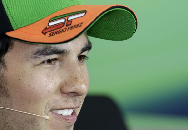 El piloto mexicano de Force India, Sergio P&eacute;rez, contesta preguntas en una rueda de prensa el jueves, 24 de julio de 2014, en Budapest. (AP Photo/Petr David Josek)