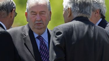 americateve | El presidente de la AFA, Julio Grondona, centro, acude al funeral del presidente de Boca Juniors, Pedro Pompilio, el 31 de octubre de 2008 en Buenos Aires. Grondona falleci&oacute; el 30 de julio de 2014, a los 82 a&ntilde;os. (AP Photo/Natacha Pisarenko,