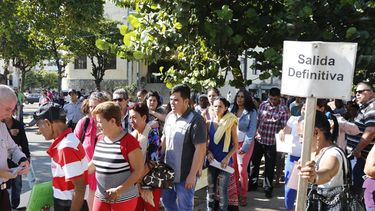 &nbsp;Espera ante la Sección de Intereses de Estados Unidos en La Habana para conseguir el visado.