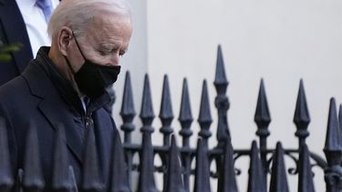 Biden emite orden para promover el acceso al voto