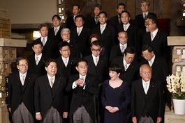 japon: primer ministro reorganiza gabinete tras perder apoyo