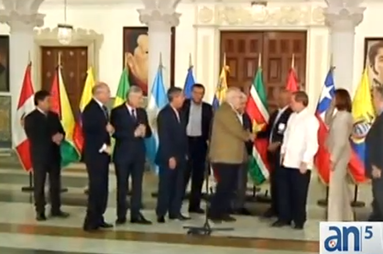 El régimen de Maduro tuvo que aceptar la mediación del Vaticano propuesta por la oposición para iniciar el diálogo entre ambas partes.