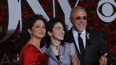 hija de gloria estefan cuenta su experiencia al declararse lesbiana
