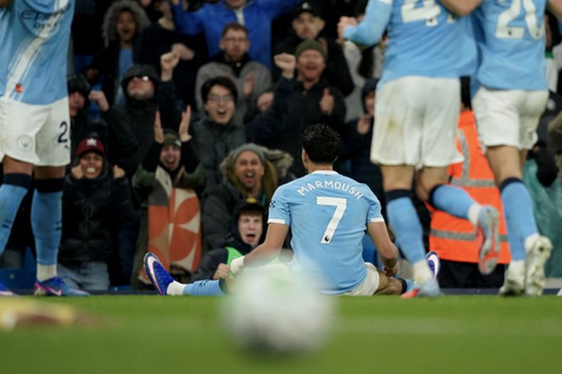 Omar Marmoush celebra tras anotar el primer gol del Manchester City ante Crystal Palace en la Liga Premier, el miércoles 13 de mayo de 2026. (AP Foto/Ian Hodgson)
