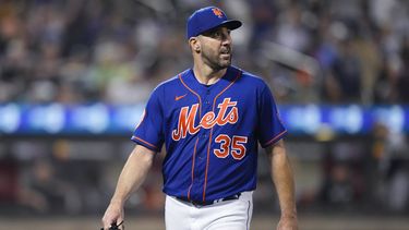 El lanzador Justin Verlander de los Mets de Nueva York se retira del terreno en el octavo inning ante los Medias Blancas de Chicago, el miércoles 19 de julio de 2023. (AP Foto/Frank Franklin II)