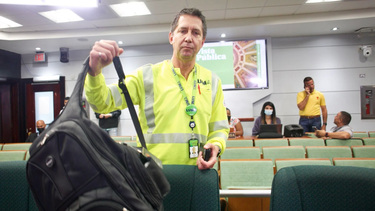 Reaparece Wayne Stenbsy, principal ejecutivo de la compañía LUMA Energy