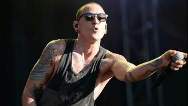 se suicida chester bennington, vocalista de linkin park