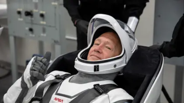 la mision tripulada de la nasa y operada con un cohete de spacex fue pospuesta para el sabado 30 de mayo