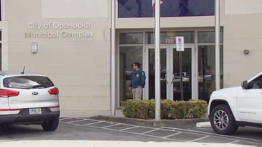 agentes federales allanaron el ayuntamiento de opa-locka