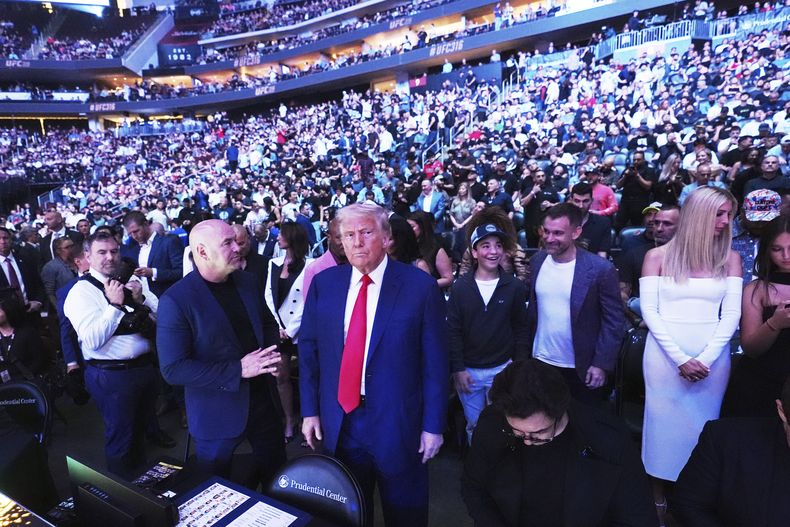 El presidente Donald Trump asiste a la función UFC-316 de artes marciales mixtas en Newark, Nueva Jersey, el sábado 7 de junio de 2025 (AP Foto/Frank Franklin II)