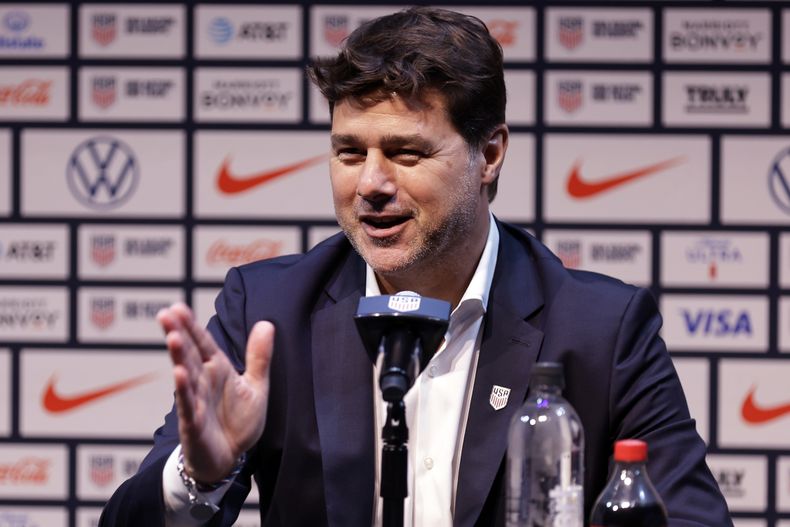 El argentino Mauricio Pochettino, nuevo entrenador de la selección nacional masculina de los Estados Unidos platica durante una conferencia de prensa el viernes 13 de septiembre en Nueva York. (AP Foto/Adam Hunger)