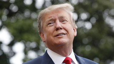 Trump dice ser un hombre joven y vibrante frente a Biden