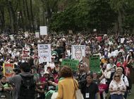 miles participan en marchas por derecho al aborto en eeuu