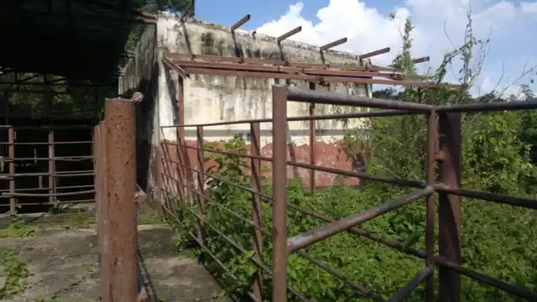 Escuela Técnica Agropecuaria Robinsoniana con vaquera destruida, El Tigre, Edo. Anzoátegui