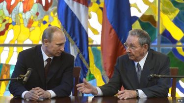 americateve | Según el diario Kommersant, que cita a fuentes cercanas al Kremlin, el acuerdo de reabrir la base de Lourdes habría sido sellado por el presidente de Rusia, Vladimir Putin, durante la visita que hizo a Cuba la semana pasada.