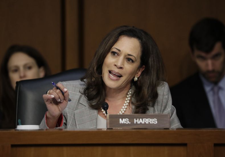 ARCHIVO - La senadora Kamala Harris, demócrata por California, habla ante una Comisión Selecta del Senado sobre Inteligencia, en el Capitolio, el 13 de junio de 2017, en Washington. (AP Foto/J. Scott Applewhite, archivo)
