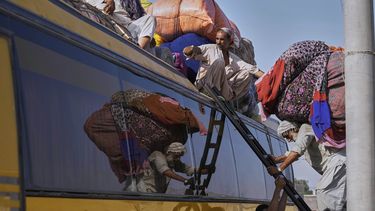 Refugiados afganos en Karachi, Pakistán, el 9 de abril del 2025. (AP foto/Fareed Khan)