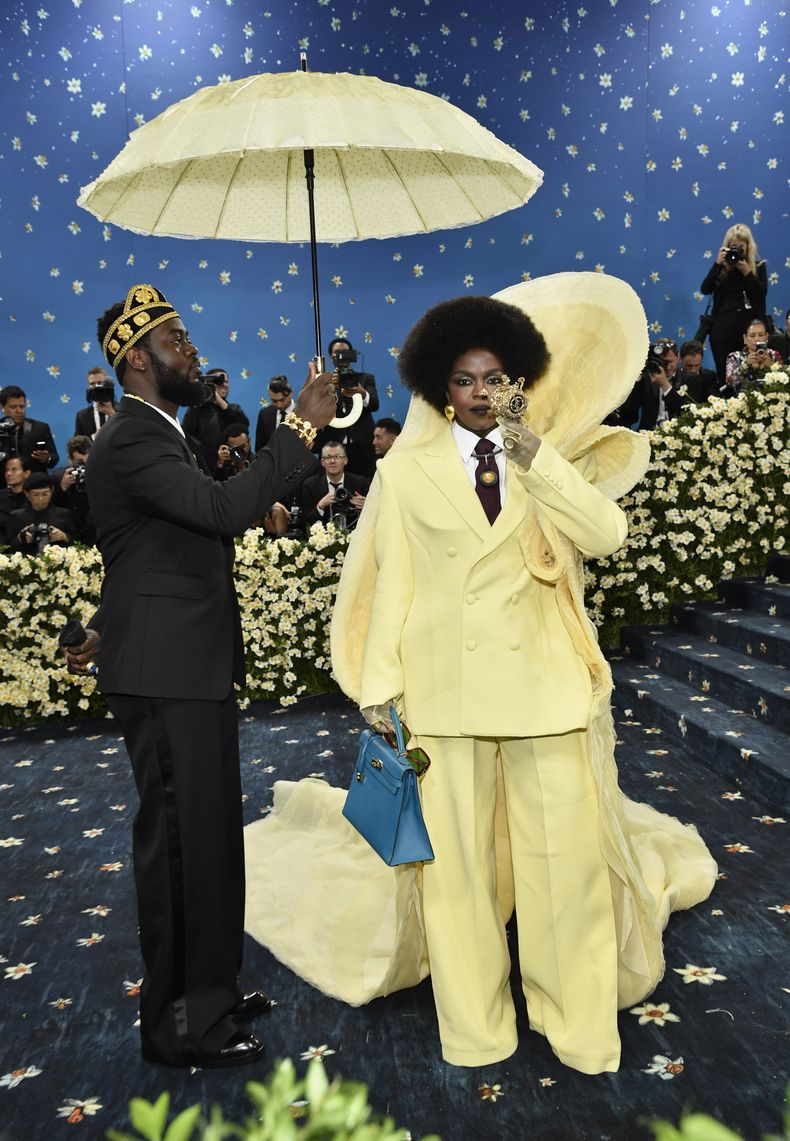 Lauryn Hill asiste a la gala benéfica del Instituto del Vestido del Museo Metropolitano de Arte que celebra la inauguración de la exposición Superfine: Tailoring Black Style el lunes 5 de mayo de 2025, en Nueva York. (Foto Evan Agostini/Invision/AP)