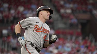 Mullins y Nevin llevan a Orioles a triunfo en San Luis