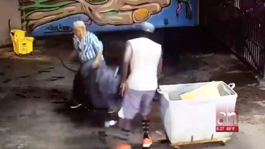 intentaron asaltarlo mientras trabaja en un parqueo de la pequena habana y se defendio con un cuchillo