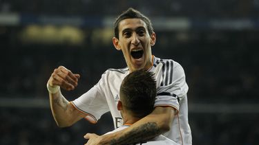 americateve | El jugador del Real Madrid, Angel Di Mar&iacute;a, arriba, festeja con su compa&ntilde;ero Jes&eacute;, tras un gol de Jes&eacute; contra el Atl&eacute;tico de Madrid en las semifinales de la Copa del Rey el mi&eacute;rcoles, 5 de febrero de 2014, en Madr