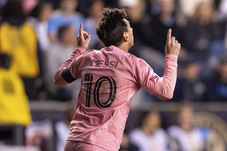 El argentino Lionel Messi, del Inter Miami, festeja tras anotar ante el Union de Filadelfia, el sábado 24 de mayo de 2025, en un partido de la MLS (AP foto/Chris Szagola)