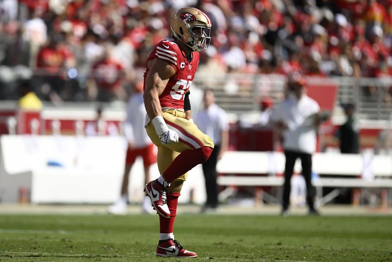 Nick Bosa, defensive end de los 49ers de San Francisco, festeja durante el partido del domingo 20 de octubre de 2024, ante los Chiefs de Kansas City (AP Foto/Eakin Howard)
