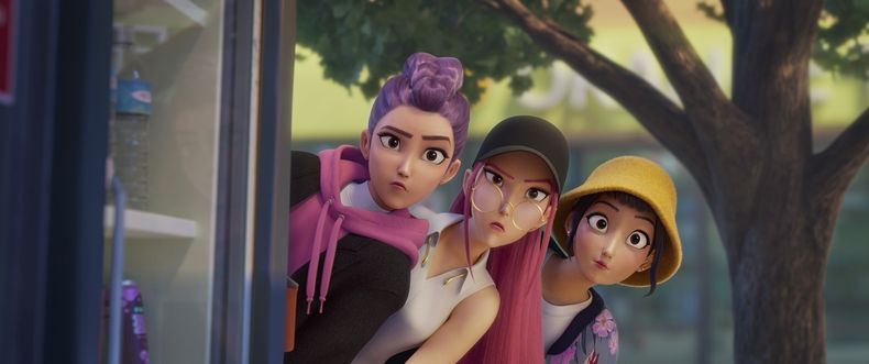 Esta imagen publicada por Netflix muestra a los personajes, de izquierda a derecha, Rumi, Mira y Zoey en una escena de KPop Demon Hunters. (Netflix via AP)