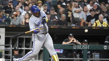 Perez y Merrifield jonronean, Reales ganan a Medias Blancas