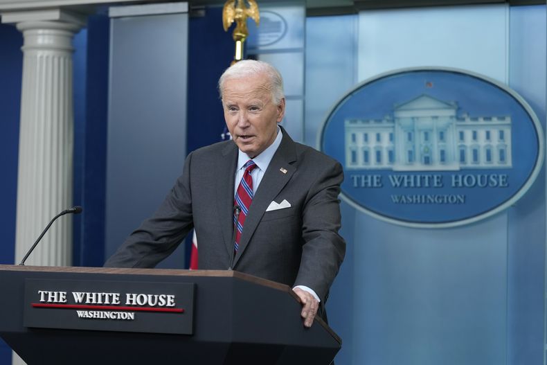 El presidente Joe Biden responde preguntas durante la sesión informativa diaria en la Casa Blanca en Washington, el viernes 4 de octubre de 2024. (Foto AP /SusanWalsh)