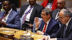 Bruno Eduardo Rodríguez Parrilla, ministro de Asuntos Exteriores de Cuba durante una reunión del Consejo de Seguridad de Naciones Unidas sobre la situación en Oriente Medio, el martes 29 de octubre de 2024, en la sede de la ONU. (AP Foto/Kena Betacur)