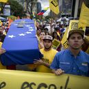 Oposición venezolana realiza protesta ante crisis económica