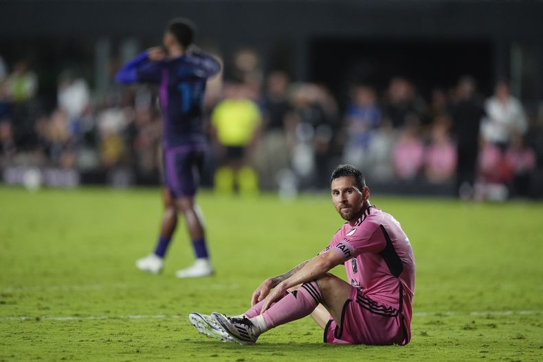 Lionel Messi, del Inter Miami, durante el partido contra Charlotte en la MLS, el sábado 28 de septiembre de 2024, en Fort Lauderdale. (AP Foto/Rebecca Blackwell)