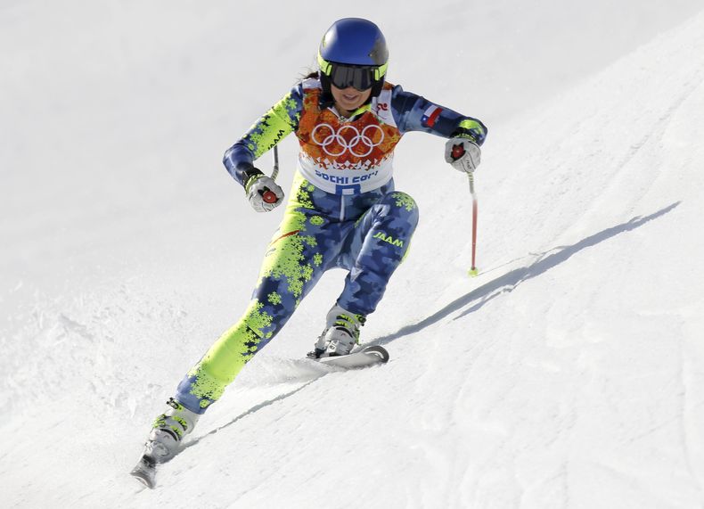La chilena Noelle Barahona compite durante el tramo de descenso de la supercombinada femenina de los Juegos Ol&iacute;mpicos de Invierno, el lunes 10 de febrero de 2014 en Krasnaya Polyana, Rusia. (AP Foto/Luca Bruno)