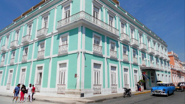 hotel en cienfuegos causa indignacion al cobrar la entrada a 2 cuc