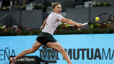 Halep supera a Gauff para avanzar a cuartos en Madrid