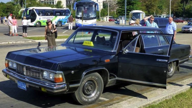 limusina que pertenecio a fidel castro queda destrozada tras accidente en la carretera que conecta la habana con pinar del rio