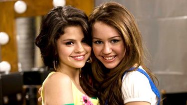 miley cyrus y selena gomez, ¿embarazadas del mismo hombre?