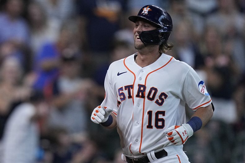 Grae Kessinger de los Astros de Houston anota un jonrón solitario en la tercera entrada del juego ante los Rockies de Colorado el martes 4 de julio del 2023. (AP Foto/Kevin M. Cox)