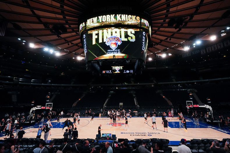 Los Spurs de San Antonio entrenan antes del Juego 3 de la serie de las Finales de la NBA contra los Knicks de Nueva York, el domingo 7 de junio de 2026, en Nueva York. (Foto AP/Ross D. Franklin)